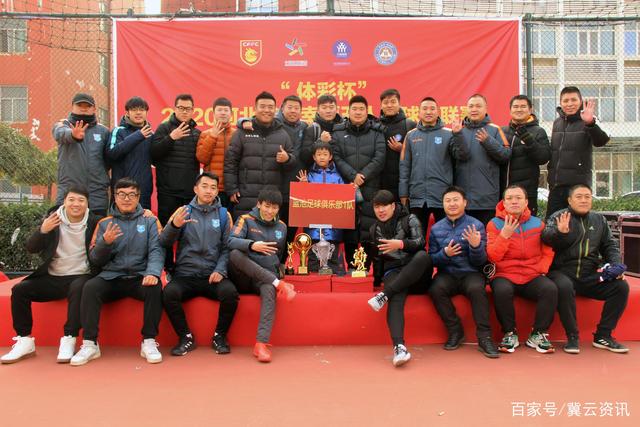 赛场事故！杨明洋在对抗中误伤王秋明，后者被抬出场外